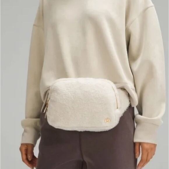 Lululemon Everywhere Belt Bag Large Fleece White Ivory - Picture 1 of 4